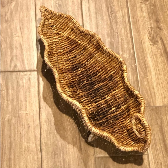 Wavy leaf shape basket, long basket - Picture 4 of 4